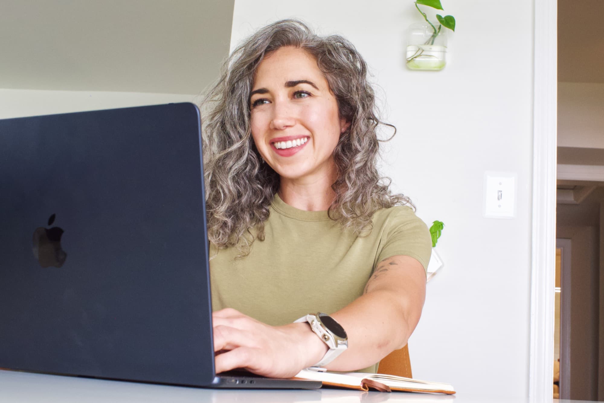 Tarah Romano coaching an endurance athlete online from her laptop